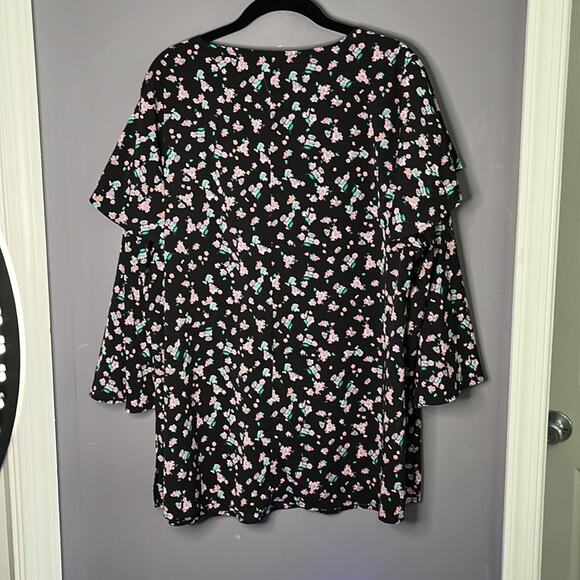 Lane Bryant Black and Pink Floral Flared Sleeve Blouse Size 18/20 - Picture 7 of 10